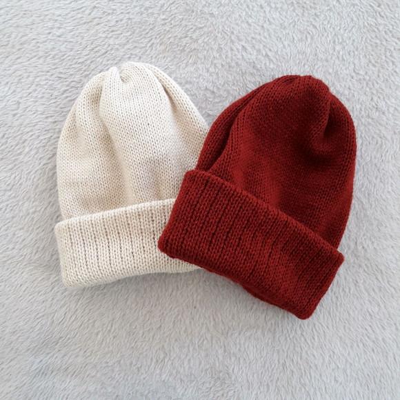 Combo Toucas Bebê Bege Claro e Vermelho Cereja