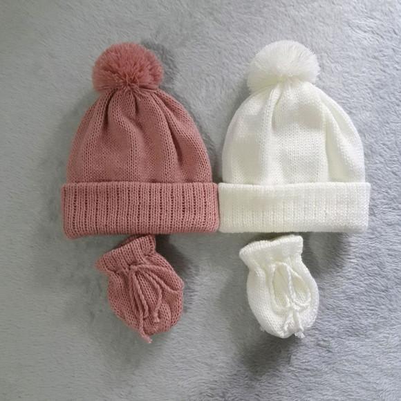 Combo Toucas com Pompom e Luvas para Bebê Rosê e Branca
