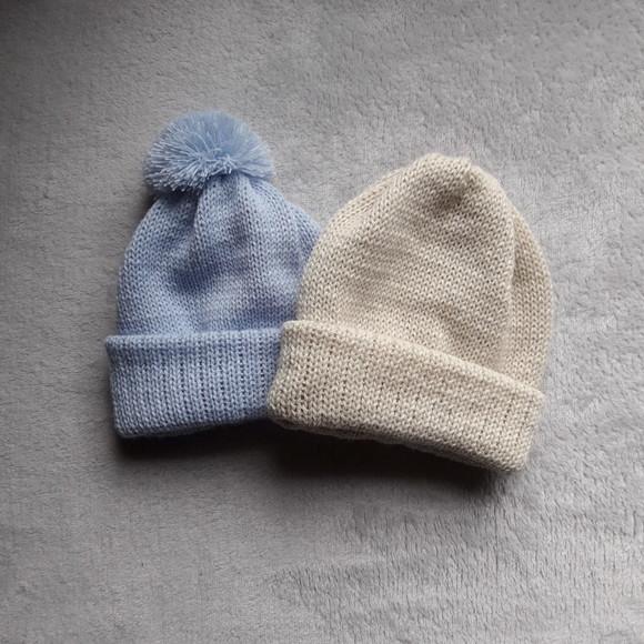 Combo Toucas Gorro Pompom Azul Bebê e Bege Claro