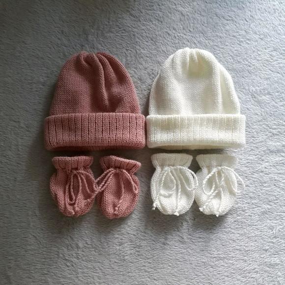 dois kits de touca e luvas para bebê recém nascido