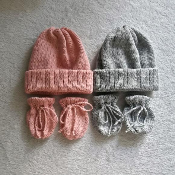 dois kits de touca e luvas para bebê recém nascido