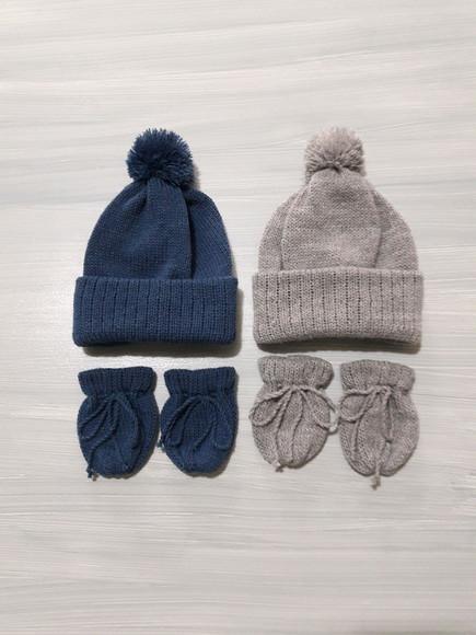 Dois Kits Touca Pompom e Luvas Bebê Trico e Crochê R N