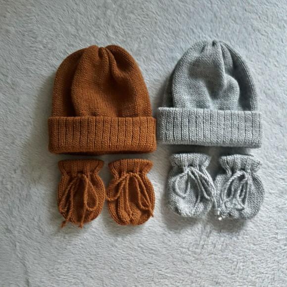 dois kits de touca e luvas para bebê recém nascido