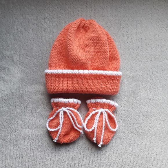 Gorro Touca Luvas Bebê Maternidade Coral e Branca