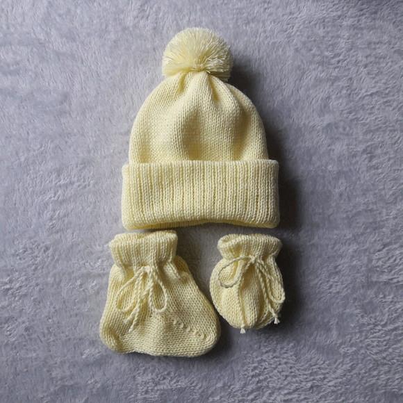 Kit Touca com Pompom, Meias e Luvas para Bebê