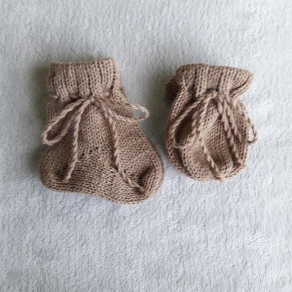 Meias E Luvas Para Bebê Na Cor Káqui