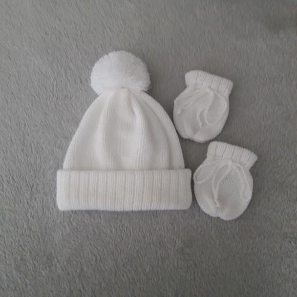 Touca com Pompom e Luvas para Bebê Branca