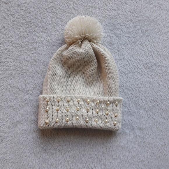 Touca com Pompom e Pérolas Abs para Bebê Cor Bege Claro