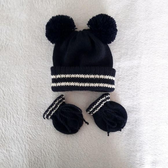 Touca Dois Pompom e Luvas Bebê Marinho e Bege Claro
