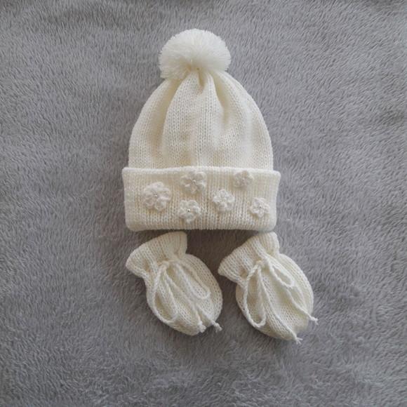 Touca Pompom e Flor Crochê e Luvas Maternidade Off White