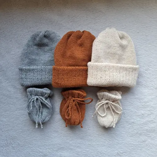 Combo com Tres Kits de Toucas e Luvas para Bebê Rn