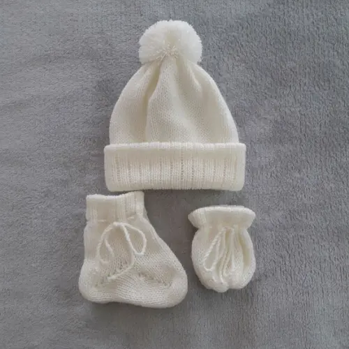 Combo Dois Kits Toucas com Pompom Meias e Luvas para Bebê