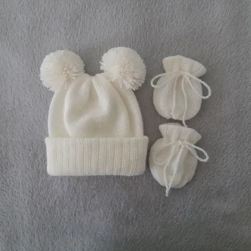 Combo Duas Toucas Dois Pompons E Luvas Bebê