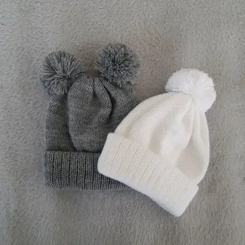 Combo Touca Gorro Pompom Infantil Cinza e Branca