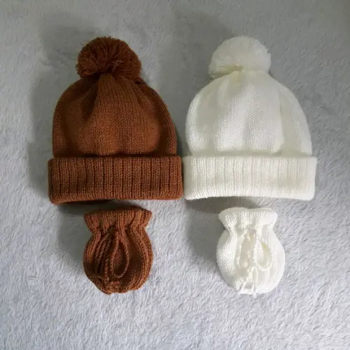 Combo Toucas com Pompom e Luvas para Bebê