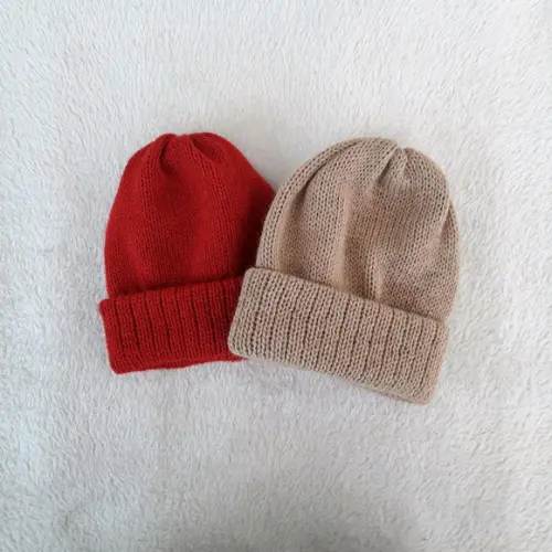 Combo Toucas Gorro Bebê Vermelha e Káqui