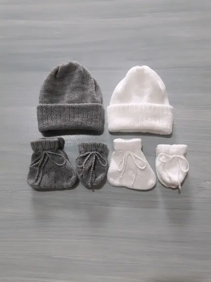 Combo Toucas Luvas Meias Cinza e Branco Bebê Rn
