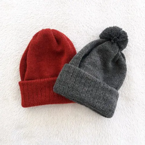 Combo Toucas para Bebê Cinza Grafite e Vermelho Cereja