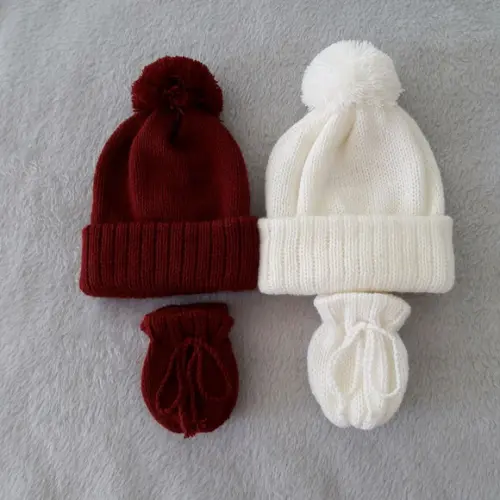 Combo Toucas Pompom e Luvas para Bebê Bordeaux e Off White