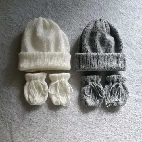 Dois Kits de Touca e Luvas para Bebê Recém Nascido