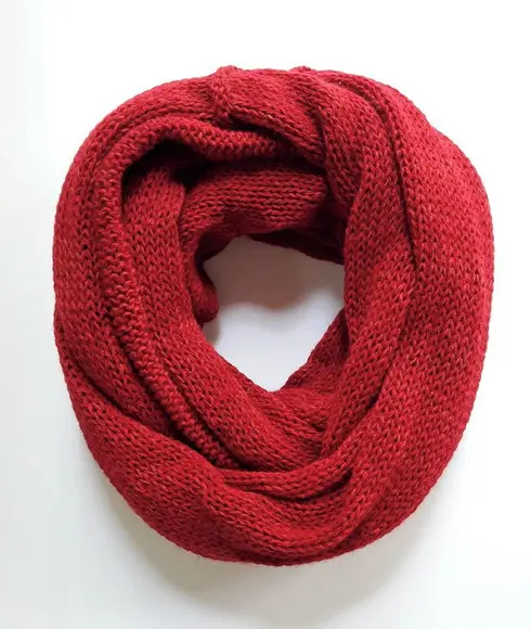 Gola cachecol infinito em trico vermelho cereja