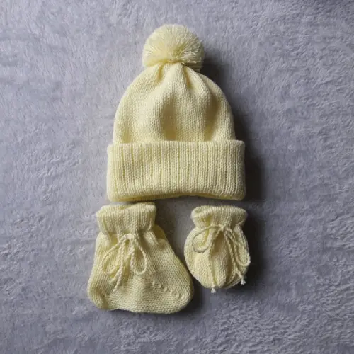 Kit Touca com Pompom, Meias e Luvas para Bebê