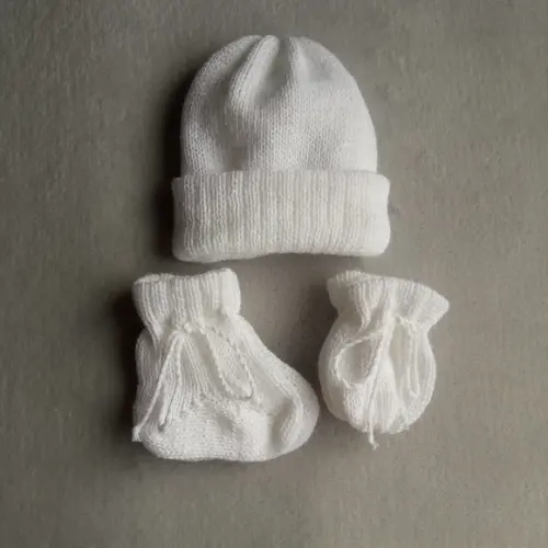 Kit Touca Meias e Luvas Trico e Crochê Branco Bebê R N