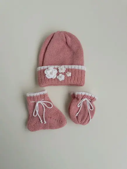 Kit Touca, Meias e Luvas em Trico e Croche para Bebe