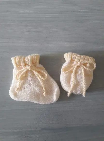 Meias e Luvas Bebê Rn Off White e Amarelo Bebê