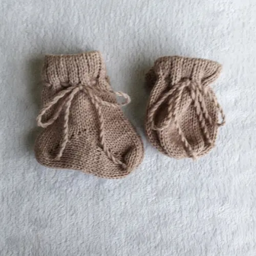 Meias E Luvas Para Bebê Na Cor Káqui