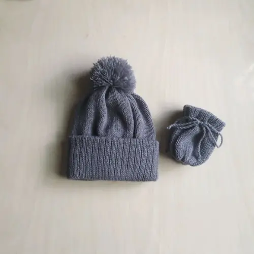 Touca com Pompom e Luvas para Bebê Cinza Grafite