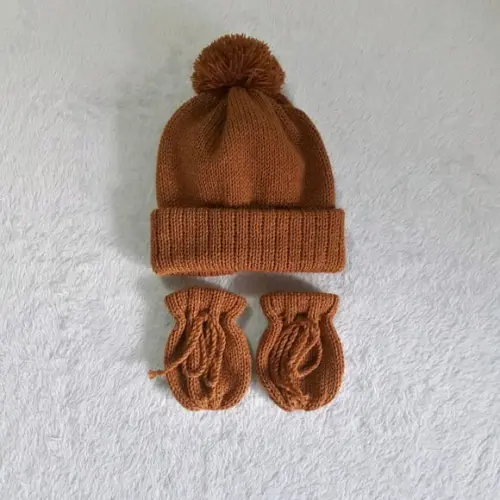 Touca com Pompom e Luvas para Bebê Rn na Cor Caramelo
