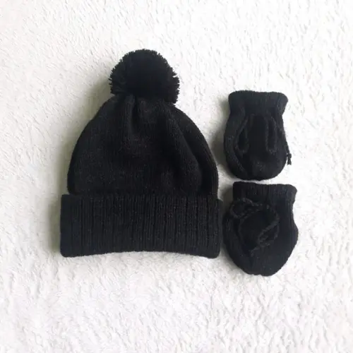 Touca com Pompom e Luvas para Bebê Preta