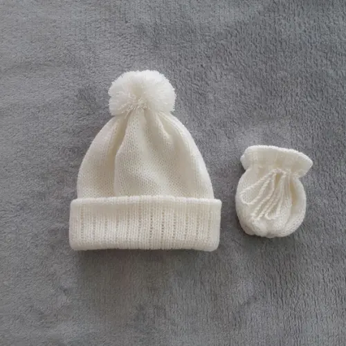 Touca com Pompom e Luvas para Bebê Rn na Cor Off White