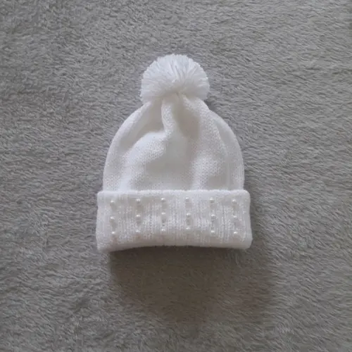 Touca com Pompom e Pérolas Abs para Bebê Cor Branca