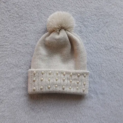 Touca com Pompom e Pérolas Abs para Bebê Cor Bege Claro