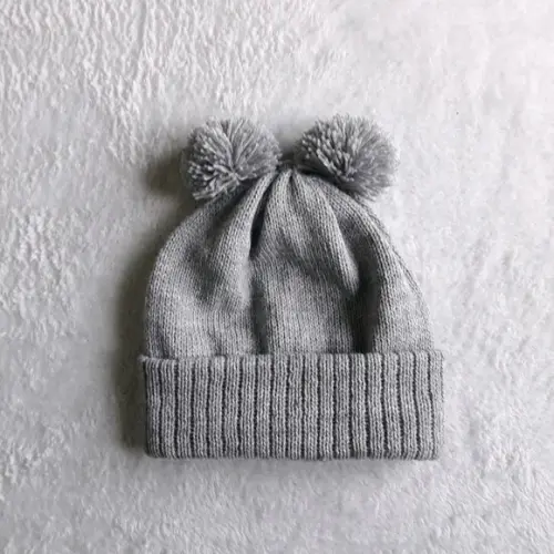 Touca Dois Pompons Cinza 12 a 18 Meses