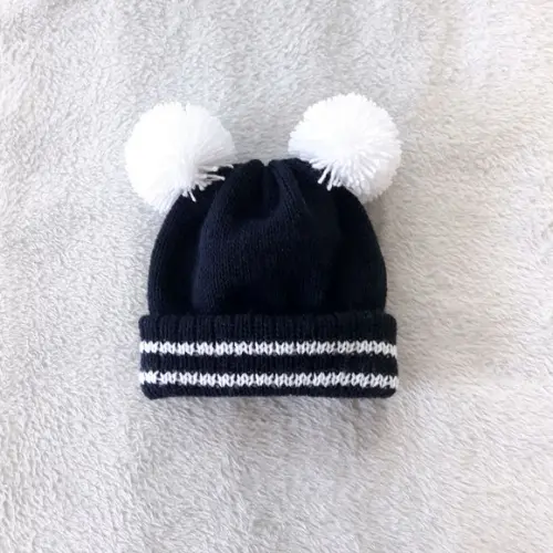 Touca Dois Pompons Bebê Rn Azul Marinho e Branco