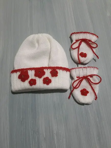 Touca e Luvas em Tricô e Crochê Branca e Vermelho Rn