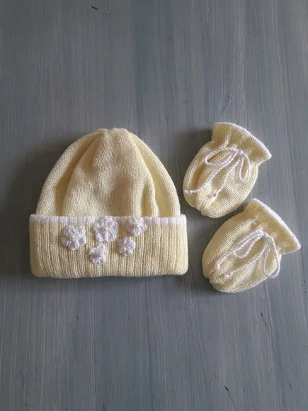 Touca e Luvas em Tricô e Crochê Amarelo Bebê Tamanho m