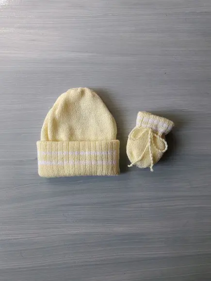 Touca Luvas Bebê Trico Crochê Amarelo Bebê e Branco