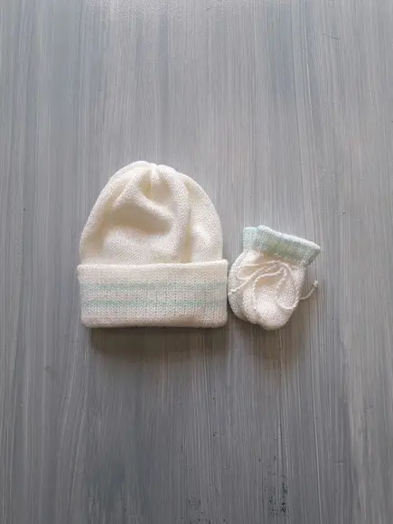 Touca Luvas Bebê Trico Crochê Off White e Verde Água