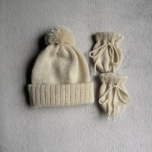 Touca Pompom Luvinhas Bebê Bege Claro