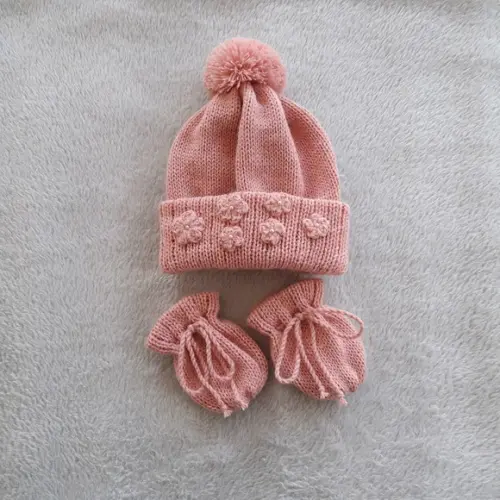 Touca Pompom Flor Crochê e Luvinhas Maternidade Rosê