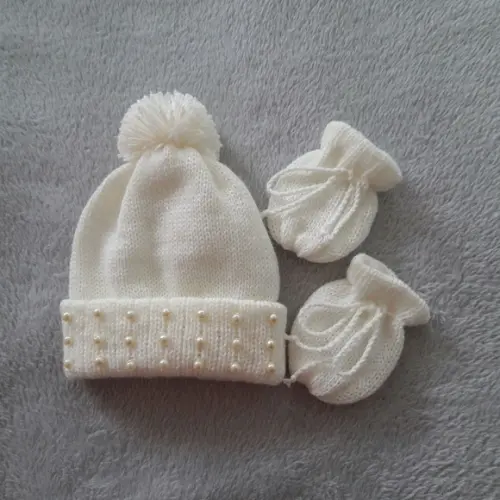 Touca Pompom e Pérolas Abs e Luvas Off White
