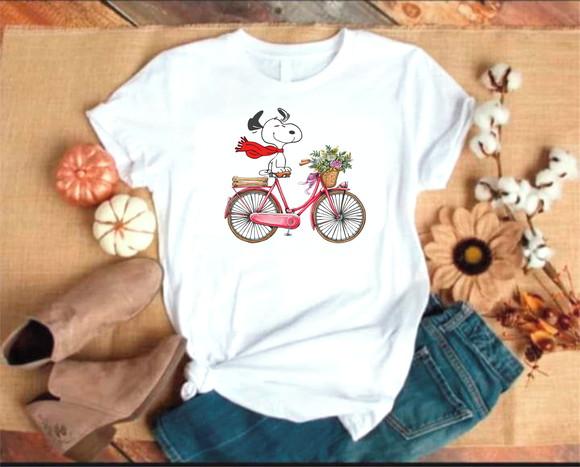 Camiseta Snoopy Andando de Bicicleta