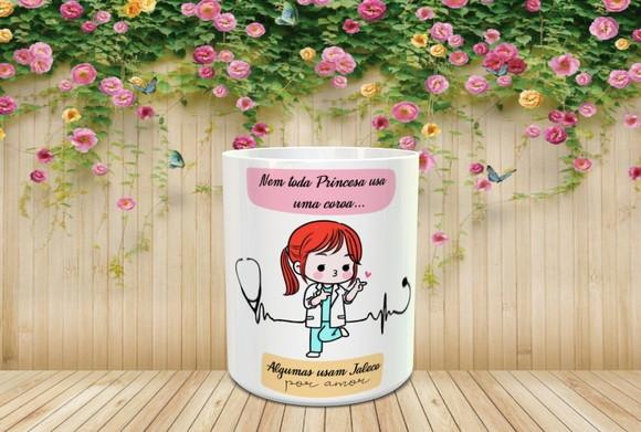 Caneca Nem todo Princesa usa coroa .. Algumas usam Jaleco