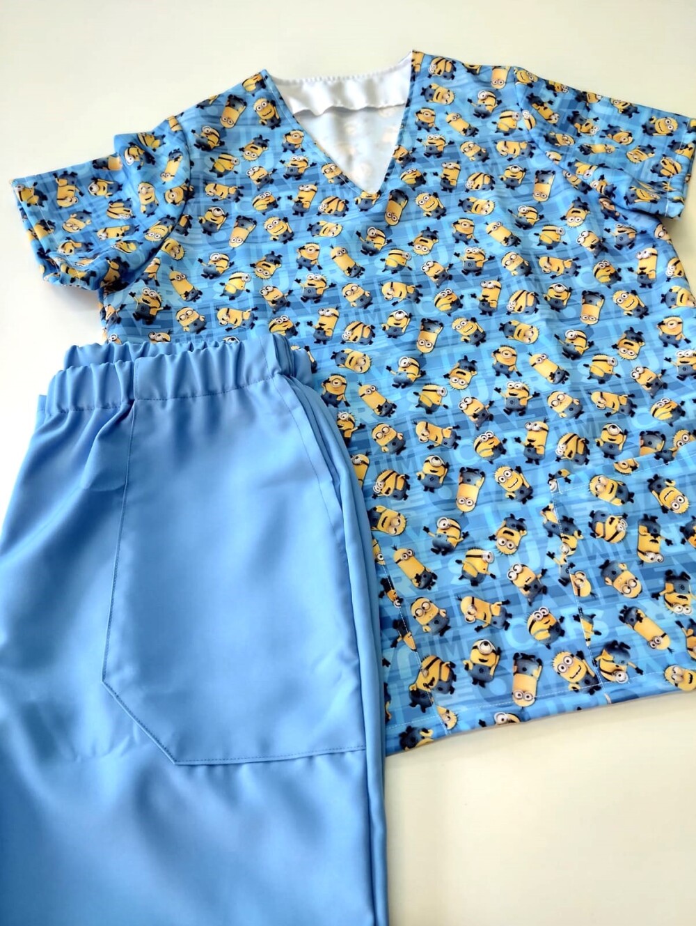 Conjunto Scrub Enfermagem Minions com Calça