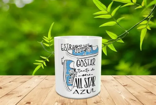 Caneca Estranho É Gostar Tanto do Seu All Star Azul