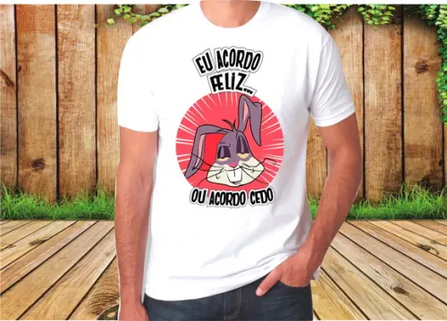 Camiseta Pernalonga Eu Acordo Feliz ou Acordo Cedo